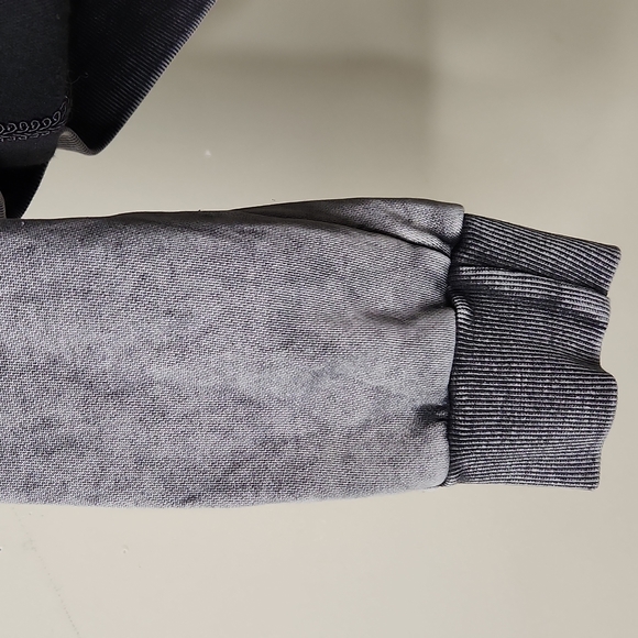 LenoxJames gray long sleeve acid wash  crewneck  sweatshirt - Picture 3 of 8